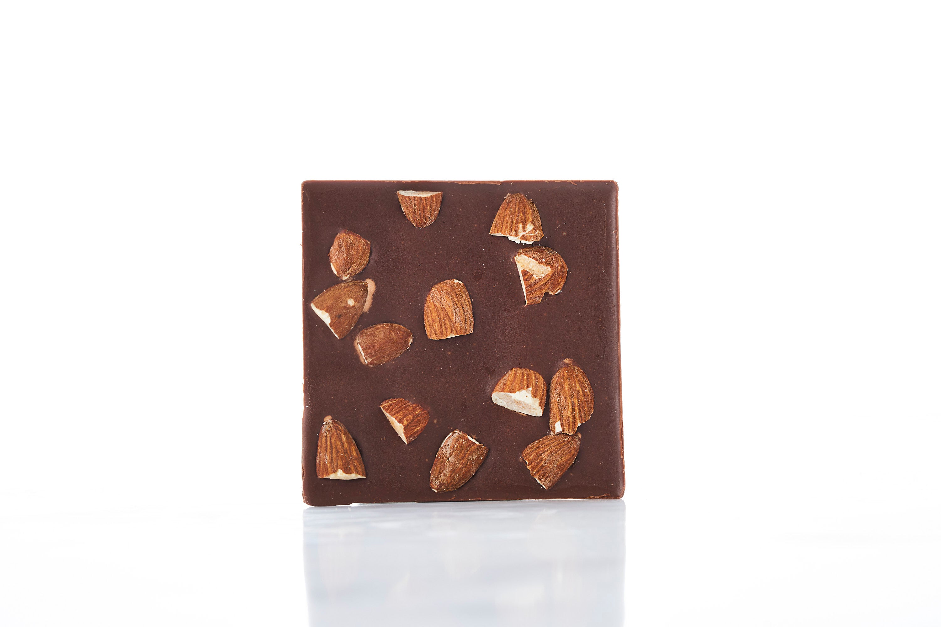 Chocolate de Leche con Almendras y Sal